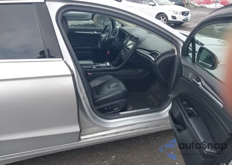 2018 Ford Fusion Titanium z USA, uszkodzony, nr VIN 3FA6P0D93JR225552